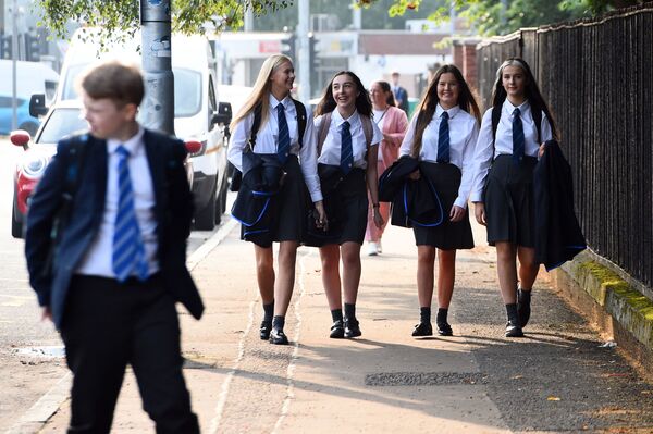 Pupils return to Holyrood Secondary School in Glasgow for the first time following the easing of coronavirus lockdown measures on 12 August 2020. - Sputnik International