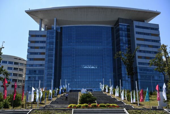 The main building of the Far Eastern Federal University (FEFU) in Vladivostok ahead of the Eastern Economic Forum (EEF). The EEF will be held from 2-4 September.  - Sputnik International