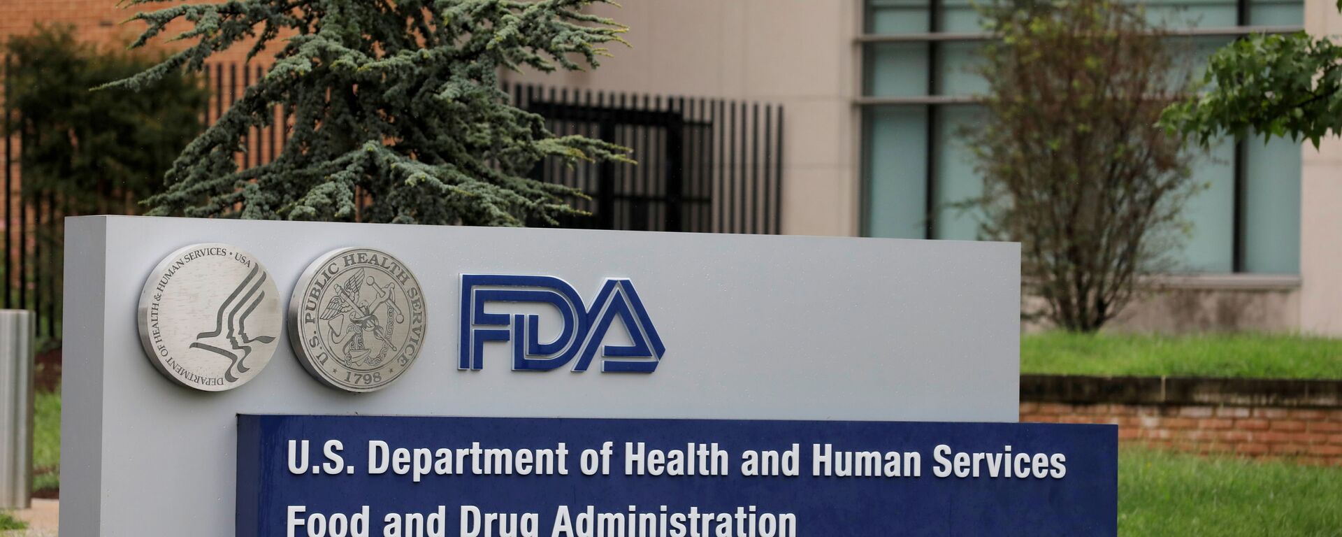  Signage is seen outside of the Food and Drug Administration (FDA) headquarters in White Oak, Maryland, U.S., August 29, 2020 - Sputnik International, 1920, 22.12.2021