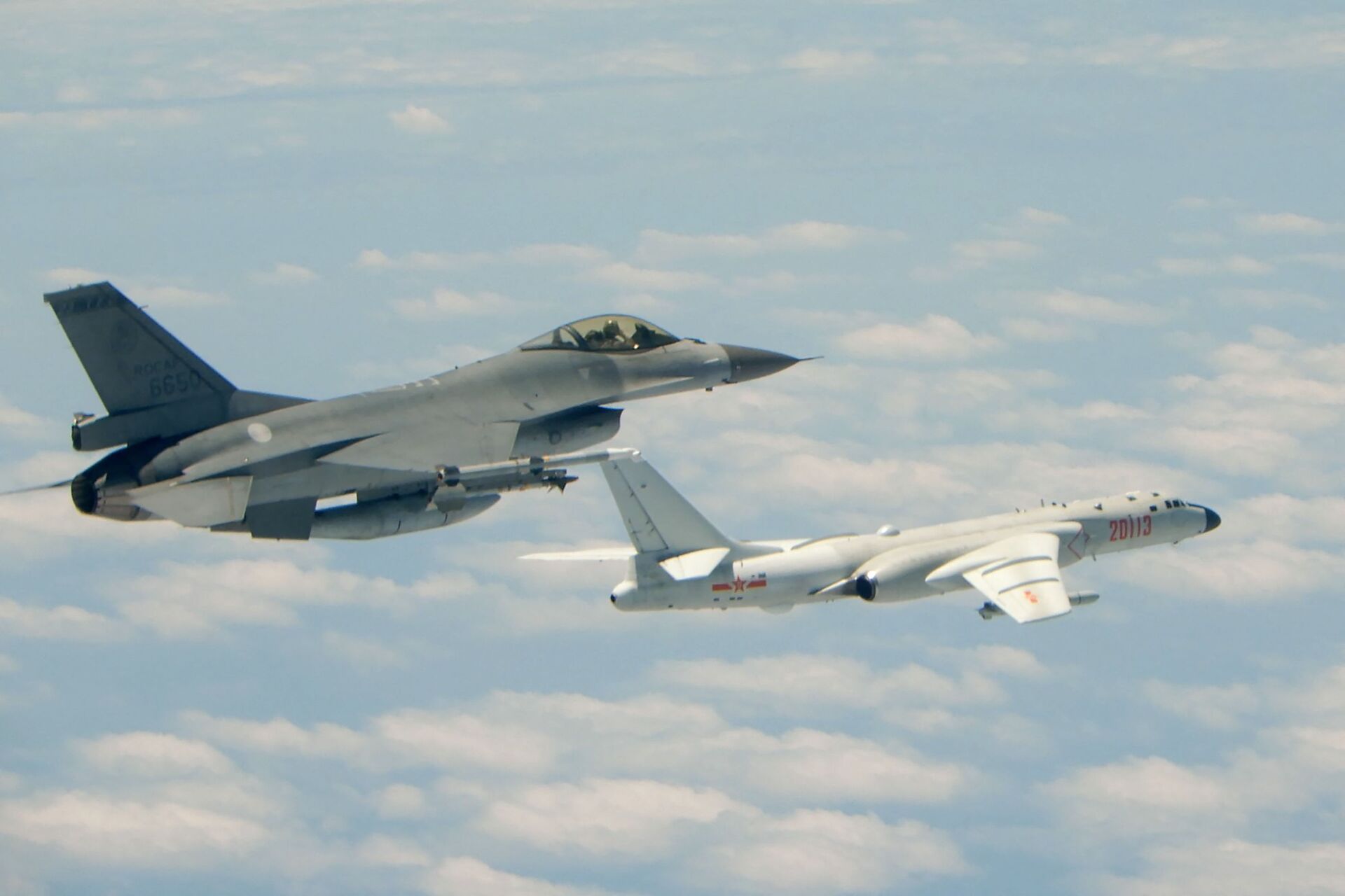 This handout photograph taken and released on May 11, 2018 by Taiwan's Defence Ministry shows a Republic of China (Taiwan) Air Force F-16 fighter aircraft (L) flying alongside a Chinese People's Liberation Army Air Force (PLAAF) H-6K bomber that reportedly flew over the Bashi Channel, south of Taiwan, and over the Miyako Strait, near Japan's Okinawa Island, in a drill - Sputnik International, 1920, 02.08.2022