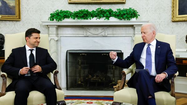 U.S. President Joe Biden gestures as he meets with Ukraine's President Volodymyr Zelenskiy in the Oval Office at the White House in Washington, U.S., September 1, 2021. - Sputnik International