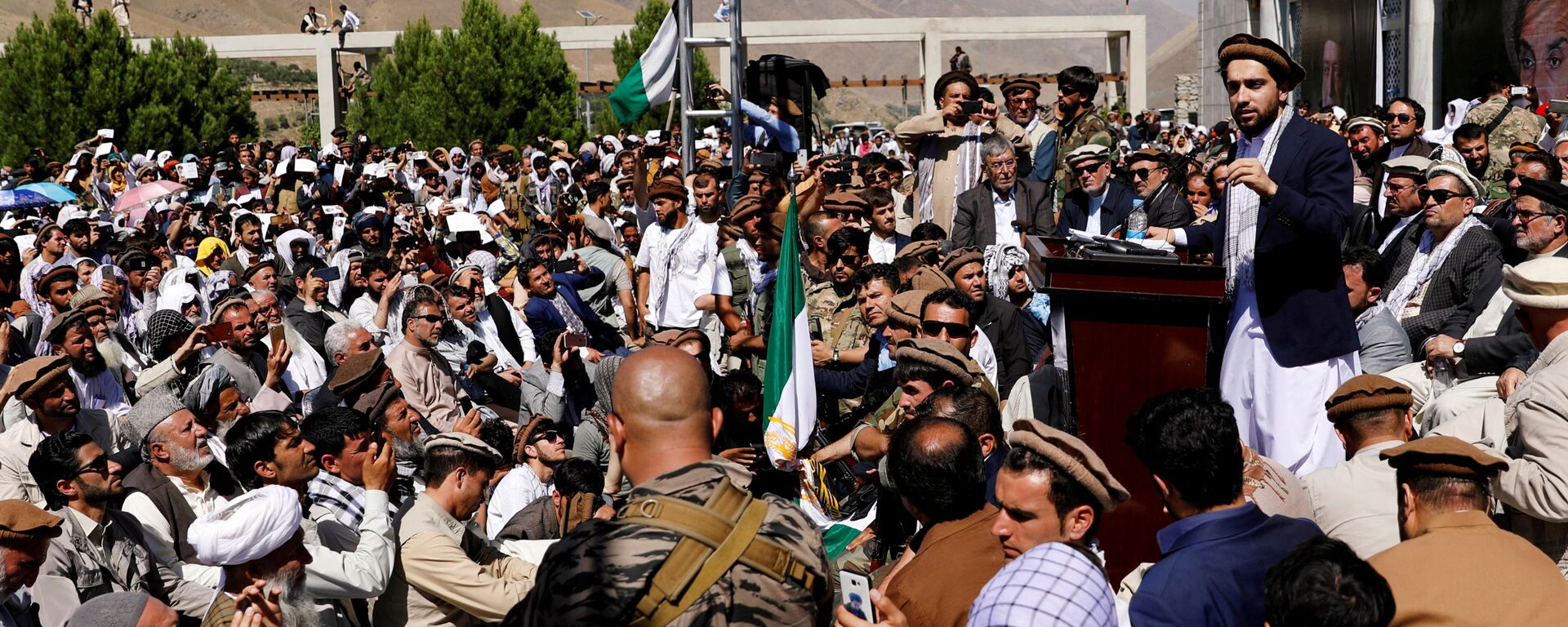 Ahmad Massoud, son of the slain hero of the anti-Soviet resistance Ahmad Shah Massoud, speaks to his supporters in Bazarak, Panjshir province Afghanistan September 5, 2019. Picture taken September 5, 2019. - Sputnik International, 1920, 01.09.2021