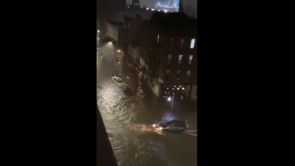 A vehicle is seen attempting to traverse dangerous floodwaters in Brooklyn's Park Slope neighborhood on September 1, 2021. The flood was brought on by remnants of Hurricane Ida.  - Sputnik International