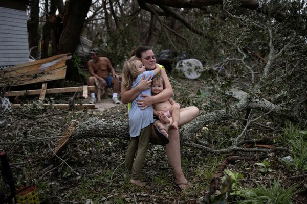 Tiffany Miller is embraced by her daughter Desilynn, 6, as she holds her one year old godchild Charleigh, after the family returned to their destroyed home in the aftermath of Hurricane Ida in Golden Meadow, Louisiana, US, 1 September 2021. - Sputnik International