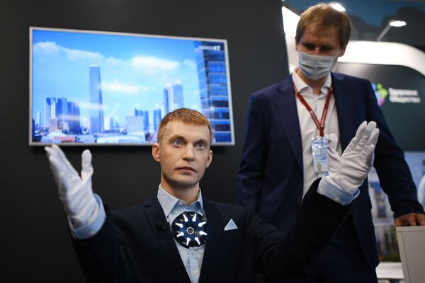 Promobot V4, a service robot-consultant, on display at the Eastern Economic Forum in Vladivostok. - Sputnik International
