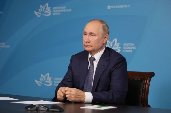 Russian President Vladimir Putin at a videoconference meeting with moderators and speakers of the Eastern Economic Forum sessions - Sputnik International