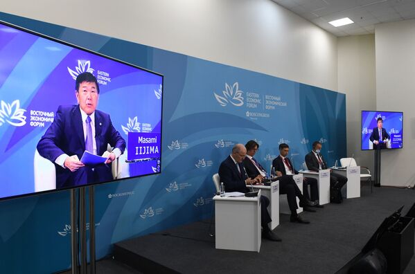 Participants of the Russia-Japan business dialogue at the Eastern Economic Forum in Vladivostok. Chairman of the Japan Association for Trade with Russia and Newly Independent States (ROTOBO), advisor to Mitsui & Co Masami Iijima. - Sputnik International