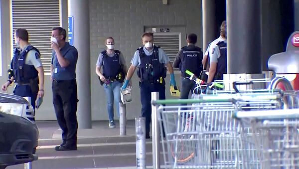 A screen grab shows police officers working outside a shopping mall following a knife attack in Auckland, New Zealand September 3, 202 - Sputnik International