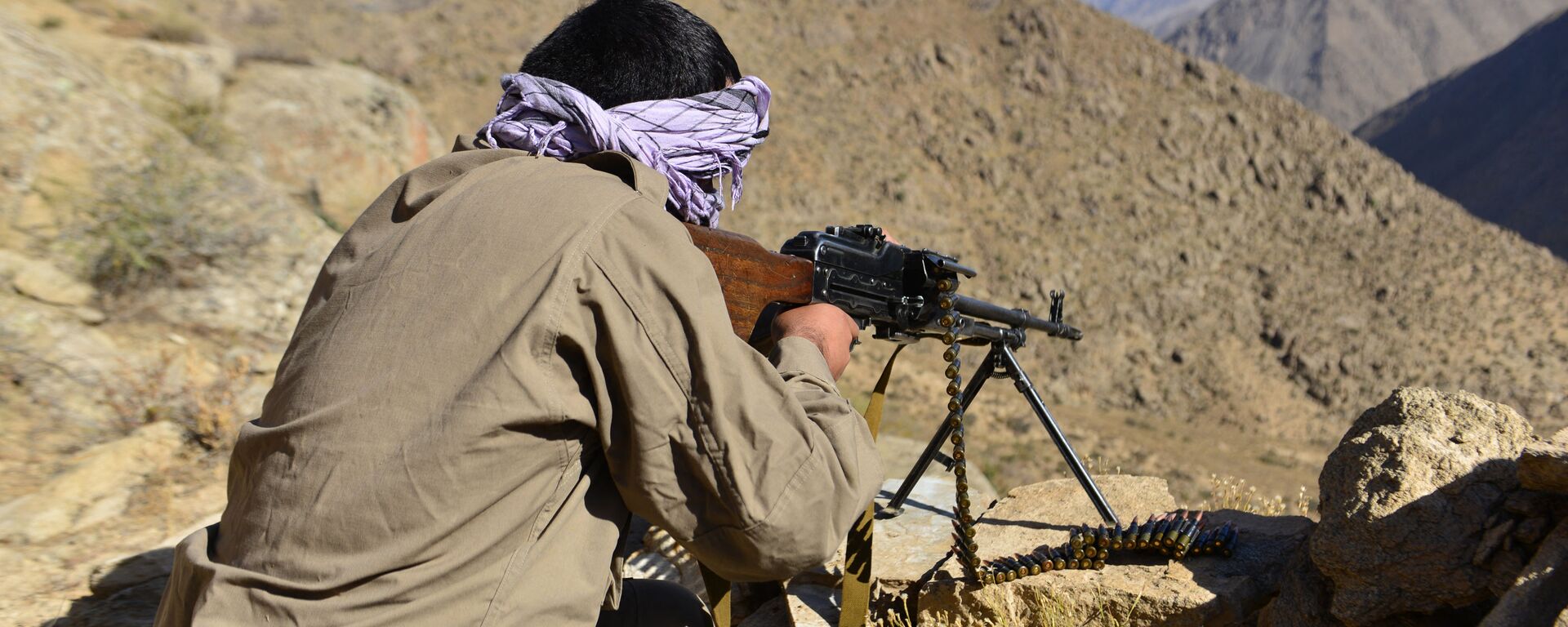 An Afghan resistance movement and anti-Taliban uprising forces personnel takes part in a military training at Malimah area of Dara district in Panjshir province on September 2, 2021 as the valley remains the last major holdout of anti-Taliban forces. - Sputnik International, 1920