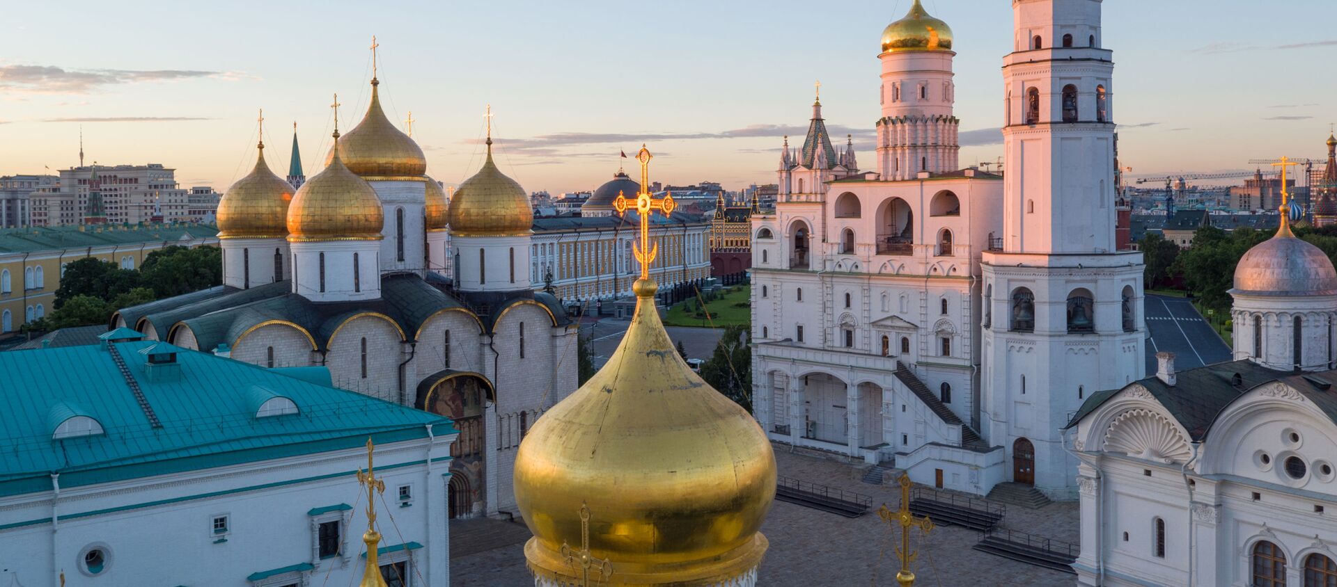 Ivan the Great Bell Tower, the Church of the Twelve Apostles, the Annunciation Cathedral, the Faceted Chamber on the territory of the Moscow Kremlin. - Sputnik International, 1920, 03.09.2021