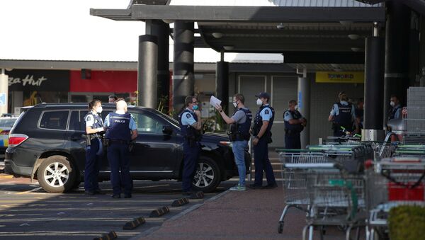 Police respond to the scene of an attack carried out by a man shot dead by police after he injured multiple people at a shopping mall in Auckland, New Zealand, September 3, 2021. - Sputnik International