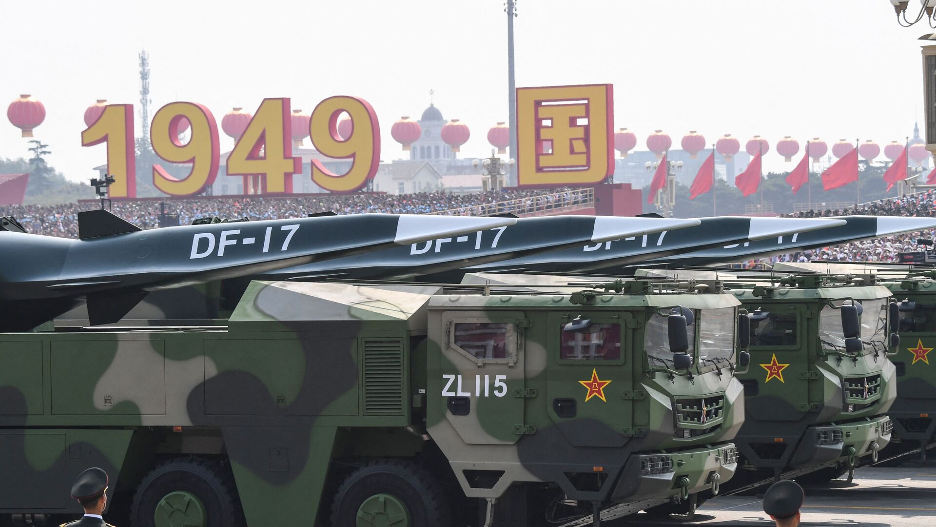 Military vehicles carrying DF-17 missiles participate in a military parade at Tiananmen Square in Beijing on 1 October 2019, to mark the 70th anniversary of the founding of the People’s Republic of China. - Sputnik International, 1920, 03.09.2021