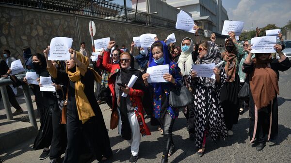 Afghan women take part in a protest march for their rights under the Taliban rule in the downtown area of Kabul on September 3, 2021.  - Sputnik International