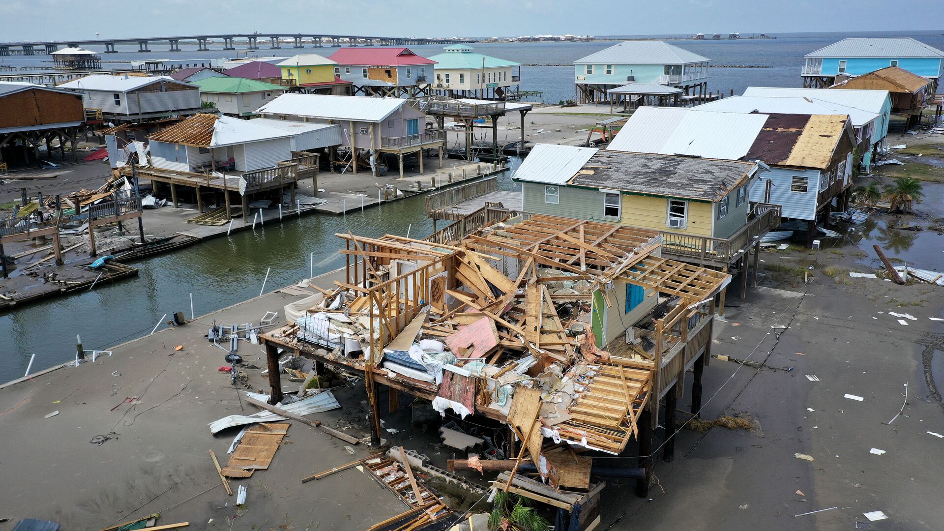 Homes destroyed in the wake of Hurricane Ida are shown September 2, 2021 in Grand Isle, Louisiana. Ida made landfall August 29 as a Category 4 storm near Grand Isle, southwest of New Orleans, causing widespread power outages, flooding and massive damage.   - Sputnik International, 1920, 08.09.2021