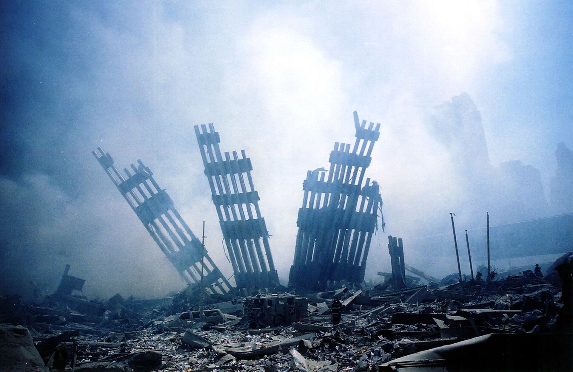  In this file photo the rubble of the twin towers of the World Trade Center smoulder following a terrorist attack in lower Manhattan, New York on September 11, 2001. - Sputnik International, 1920, 07.09.2021