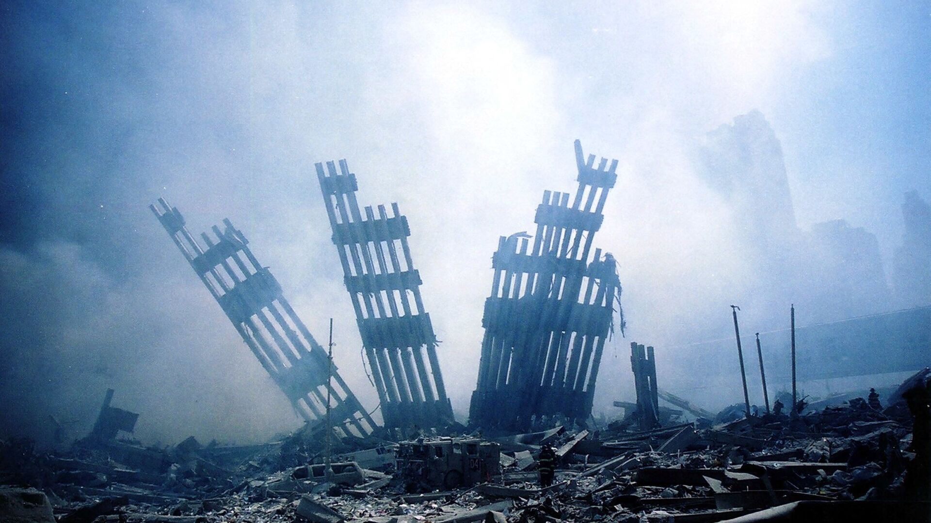  In this file photo the rubble of the twin towers of the World Trade Center smoulder following a terrorist attack in lower Manhattan, New York on September 11, 2001. - Sputnik International, 1920, 12.09.2023