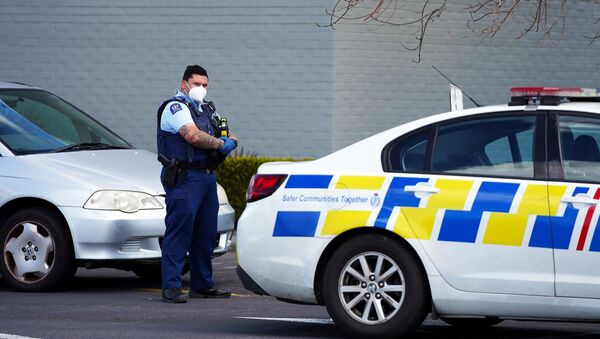 Police keep watch outside the Countdown supermarket at Lynn Mall in Auckland on September 4, 2021, the day after a Daesh-inspired attacker injured six people in a knife rampage before being shot dead by undercover police - Sputnik International