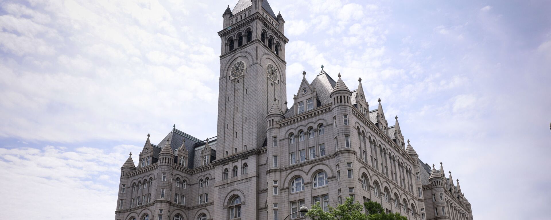 The Trump International Hotel is seen on June 02, 2021 in Washington, DC. The Trump Organization is attempting to sell the lease to the hotel after failing to in 2019 before the pandemic hit.  - Sputnik International, 1920, 14.11.2021