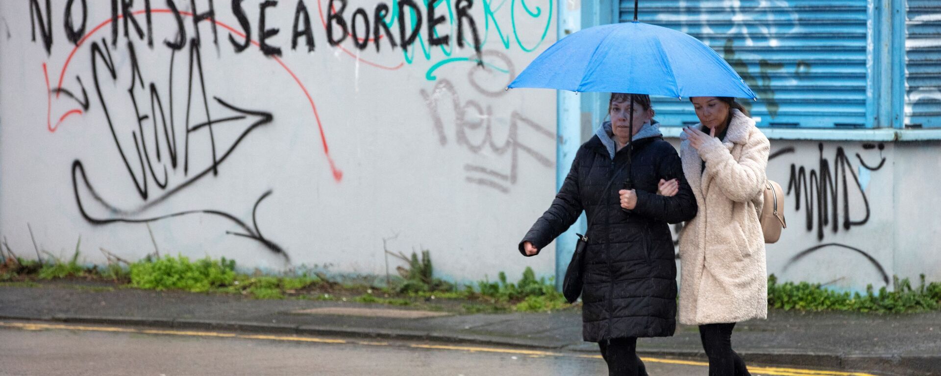 Graffiti in a loyalist area of south Belfast, Northern Ireland against an Irish sea border is seen on February 2, 2021. - Sputnik International, 1920, 10.05.2022