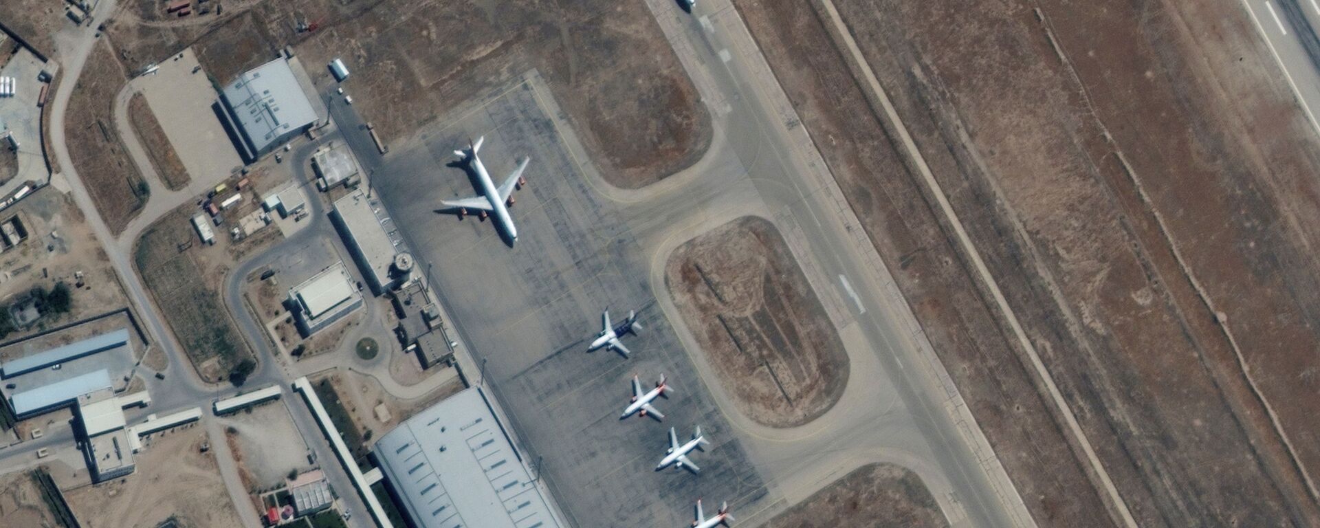 Six commercial airplanes are seen near the main terminal of the Mazar-i-Sharif airport, in northern Afghanistan, September 3 2021. Picture taken September 3, 2021. - Sputnik International, 1920, 05.09.2021