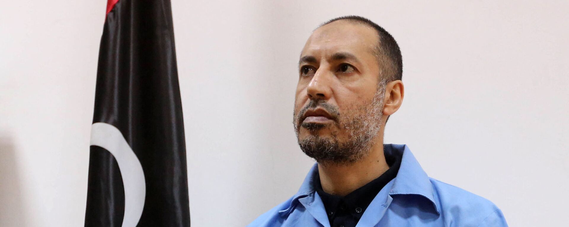 Saadi Kadhafi, the son of slain Libyan dictator Moamer Kadhafi, sits dressed in prison blues waiting before trial in a courthouse in the Libyan capital Tripoli on March 13, 2016 - Sputnik International, 1920, 05.09.2021
