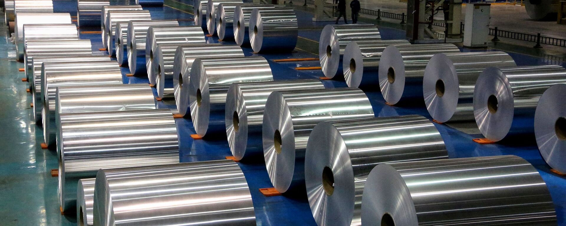 This picture taken on 23 November 2019 shows rolls of aluminium at a factory in Zouping in China's eastern Shandong province - Sputnik International, 1920, 06.09.2021