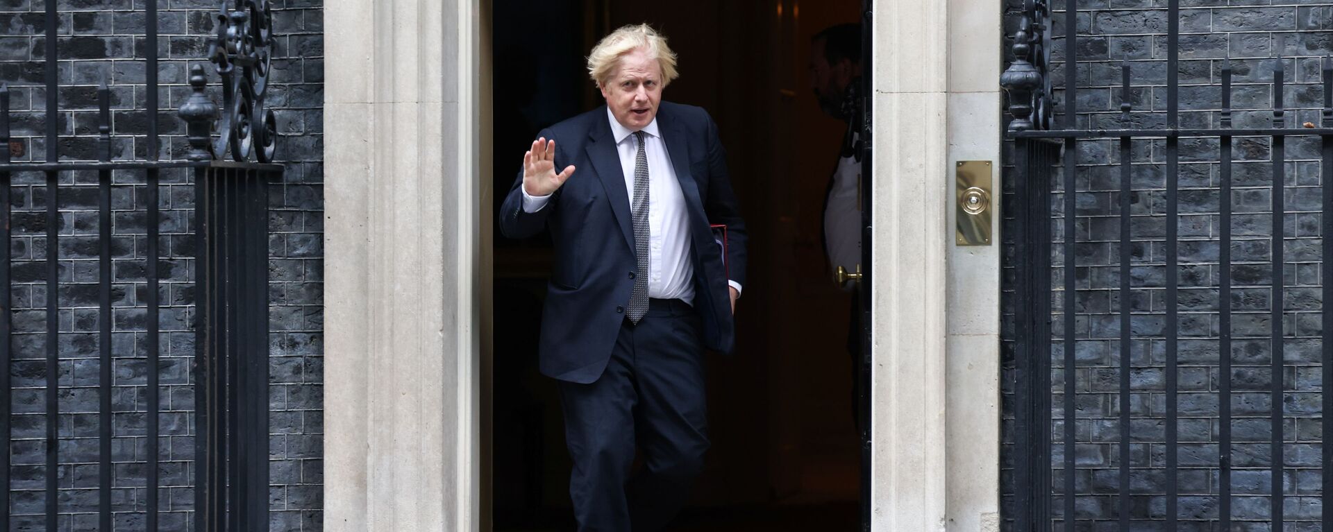 Britain's Prime Minister Boris Johnson waves as he walks on Downing Street in London, Britain, August 24, 2021. - Sputnik International, 1920, 09.11.2021
