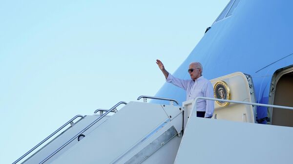 U.S. President Joe Biden boards Air Force One en route to Joint Base Andrews after touring parts of New Jersey and New York impacted by the remnants of Hurricane Ida, at John F. Kennedy International Airport in the Queens borough of New York City, U.S., September 7, 2021. - Sputnik International