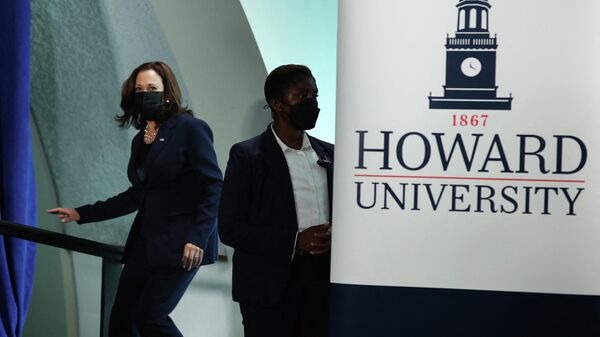Vice President Kamala Harris (L) takes the stage at the Louis Stokes Library on the campus of her alma mater Howard University on July 08, 2021 in Washington, DC. - Sputnik International