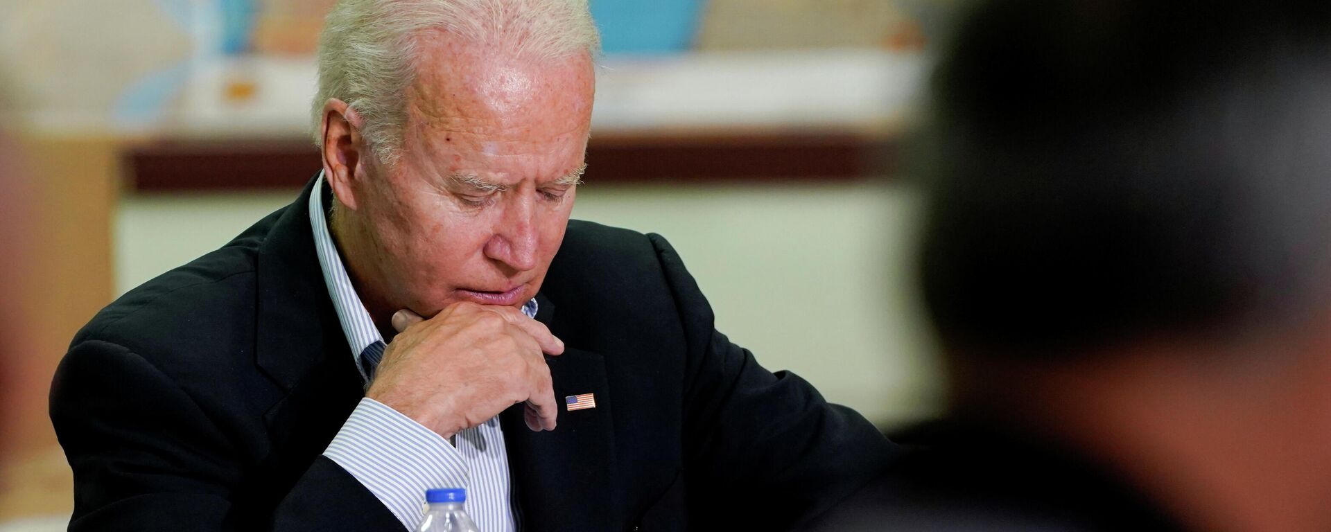 U.S. President Joe Biden looks down during a briefing by local leaders on the impact of the remnants of Tropical Storm Ida at Somerset County Emergency Management Training Center in Hillsborough Township, New Jersey, U.S., September 7, 2021 - Sputnik International, 1920, 08.09.2021