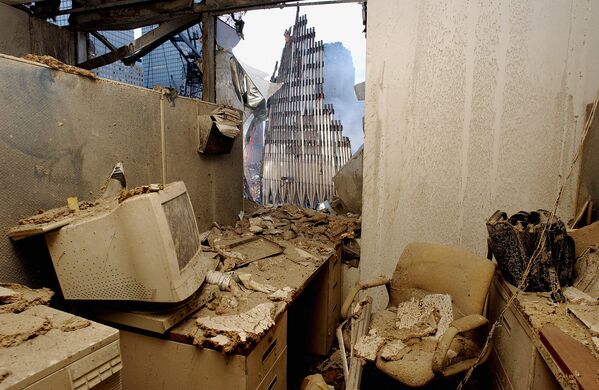 An office filled with dust and debris has a view of the wreckage of the World Trade Center on 25 September 2001 in New York. Search and rescue efforts continued in the aftermath of the 9/11 terrorist attacks. - Sputnik International