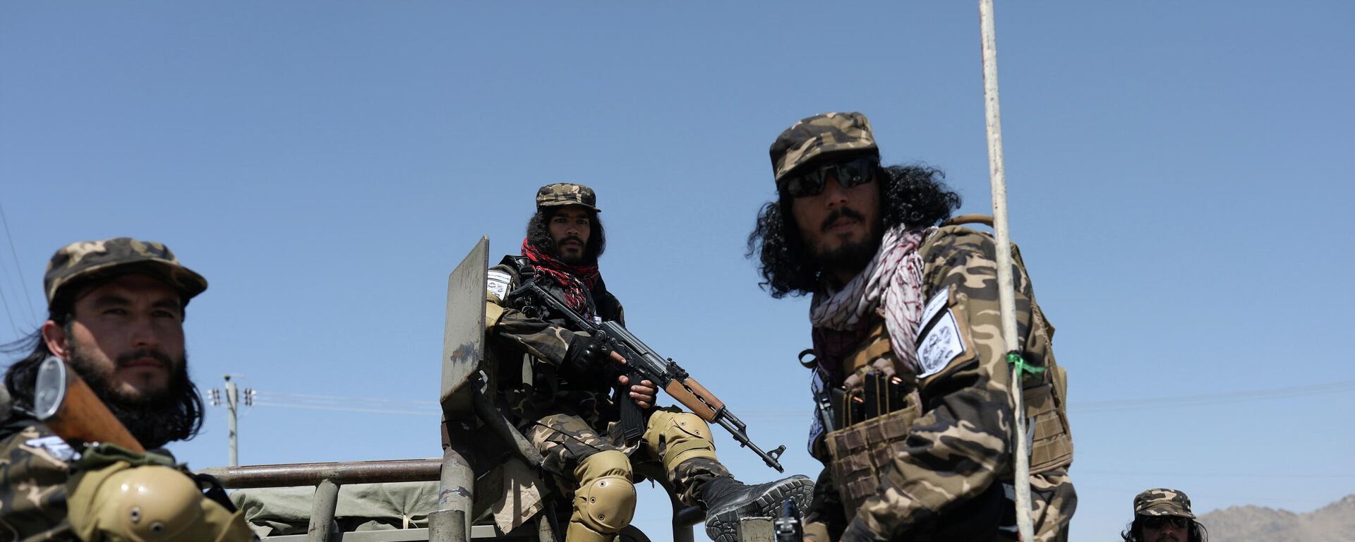 Members of the Taliban Intelligence Special Forces guard the military airfield in Kabul - Sputnik International, 1920, 13.09.2021