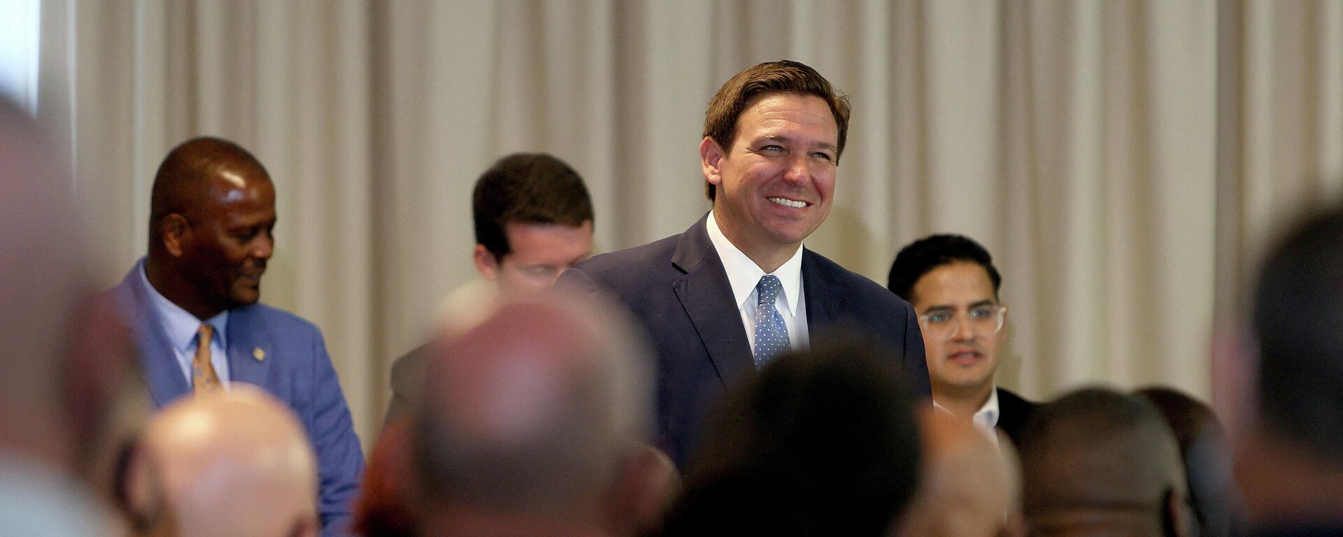 Florida Gov. Ron DeSantis speaks during an event to give out bonuses to first responders held at the Grand Beach Hotel Surfside on August 10, 2021 in Surfside, Florida. DeSantis gave out some of the $1,000 checks that the Florida state budget passed for both first responders and teachers across the state.  - Sputnik International, 1920, 10.09.2021