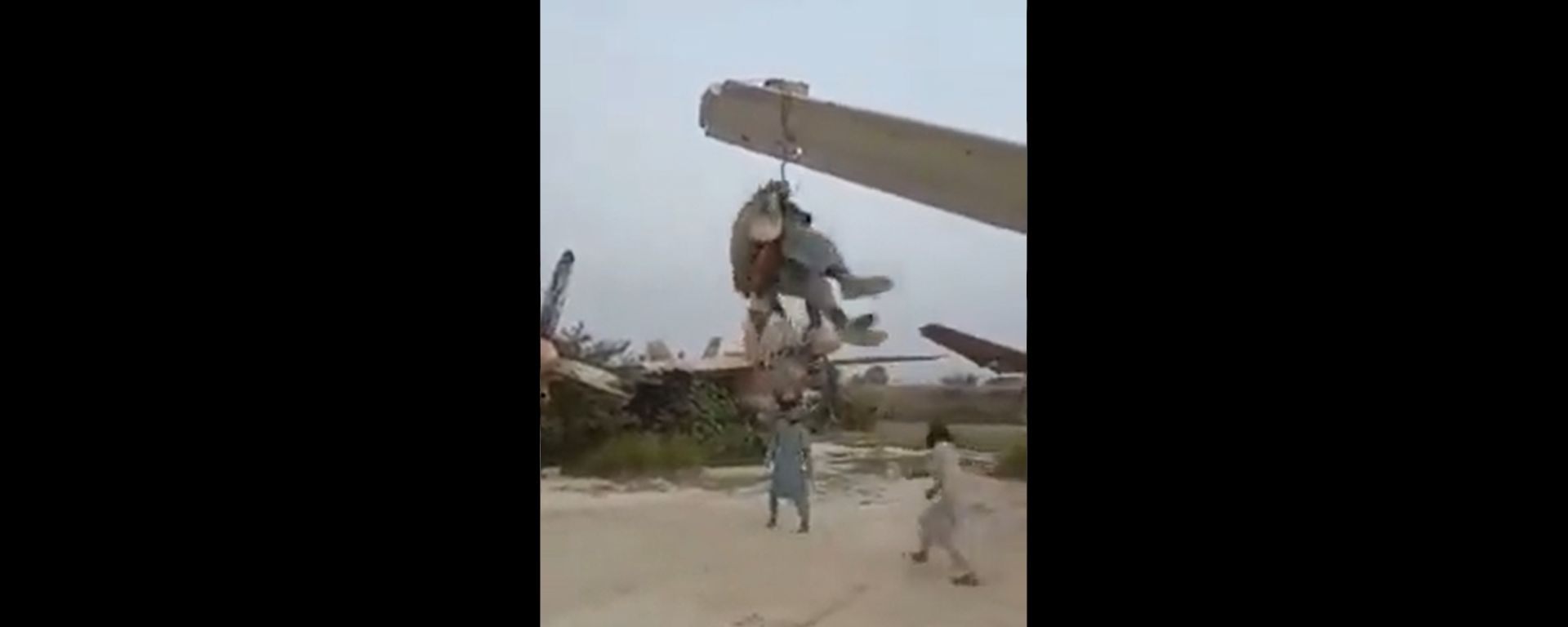 Screenshot from a video allegedly showing the Taliban fighters making a swing on a US military plane - Sputnik International, 1920, 10.09.2021