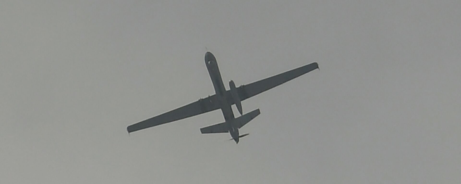 A drone flies over the airport in Kabul on August 31, 2021. - The US military announced it has completed its withdrawal from Afghanistan after a brutal 20-year war -- one that started and ended with the hardline Islamist Taliban in power, despite billions of dollars spent trying to rebuild the conflict-wracked country. - Sputnik International, 1920, 06.12.2021