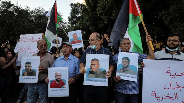 People take part in a protest as they support the six Palestinian militants men who had escaped from Gilboa prison earlier this week in Nazareth, Israel September 11, 2021. - Sputnik International