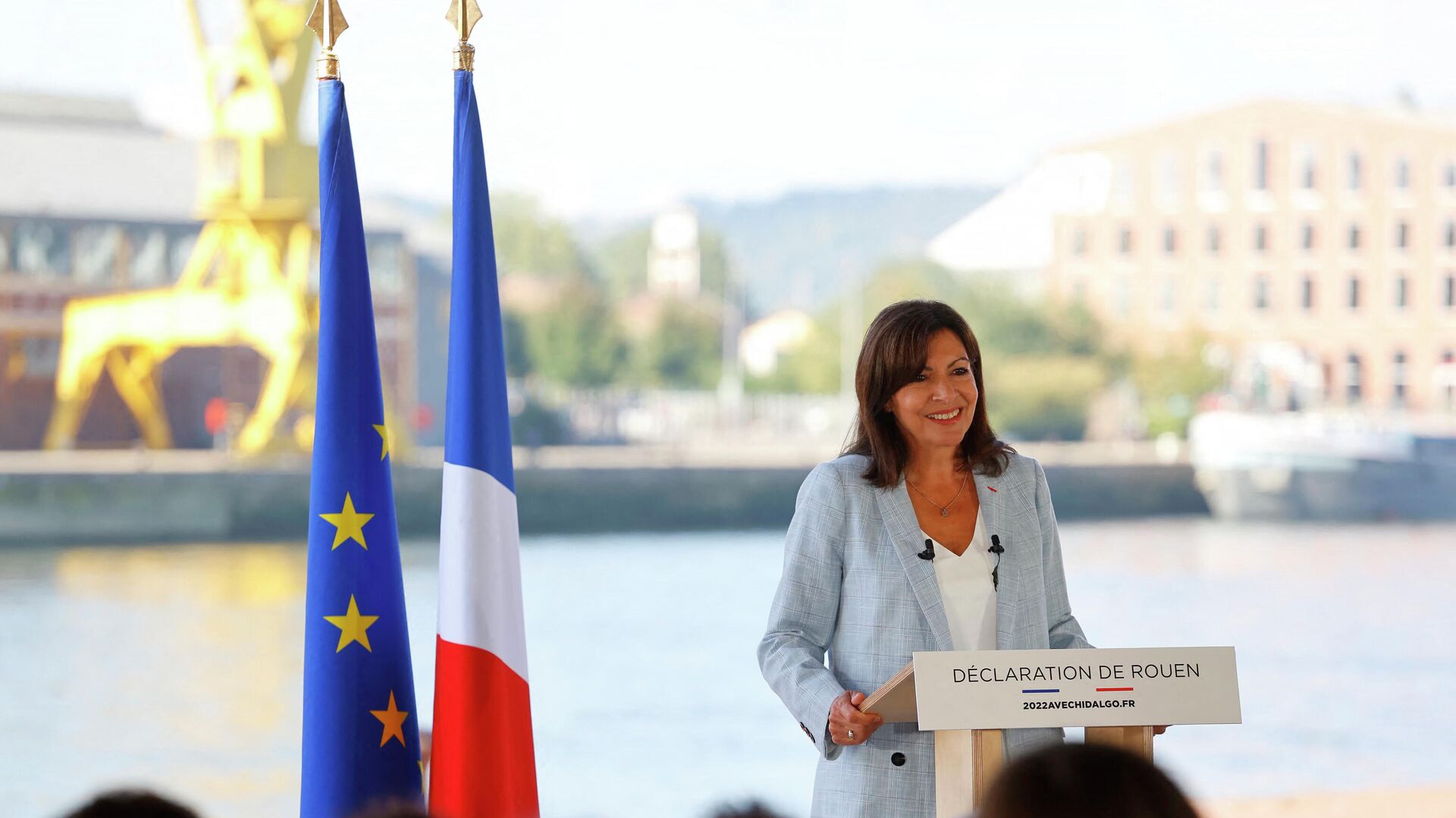 The mayor of Paris, member of the French Socialist Party (Parti Socialiste - PS) Anne Hidalgo speaks in Rouen, western France, on September 12, 2021 as she announced that she plans to stand as a PS candidate in next year's presidential elections - Sputnik International, 1920, 12.09.2021