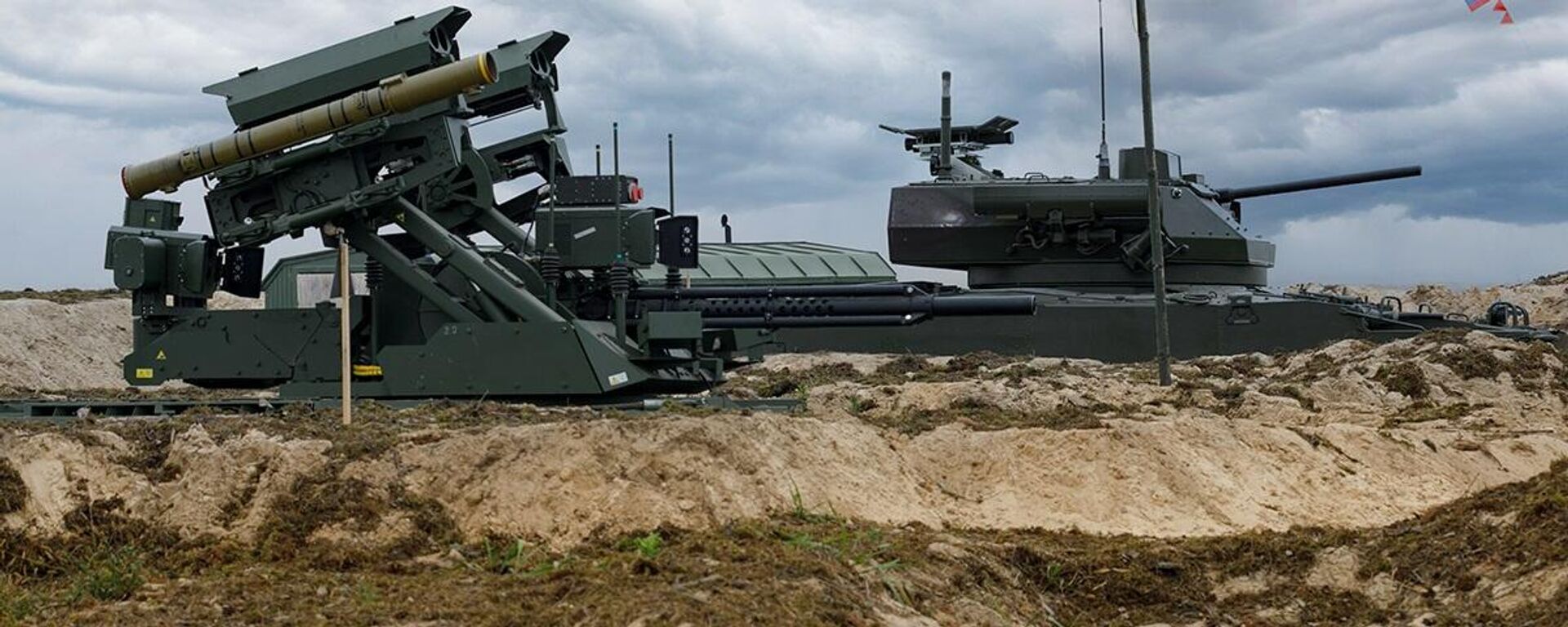 Russian combat robots take part in drills alongside manned vehicles and troops during the Zapad-2021 drills. - Sputnik International, 1920, 13.08.2025