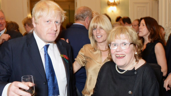 UK Prime Minister Boris Johnson and his mother, painter Charlotte Johnson Wahl - Sputnik International