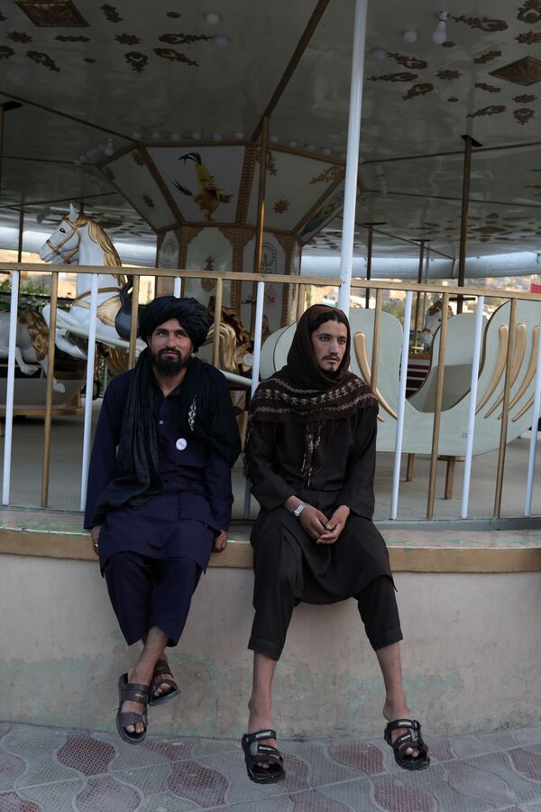 Taliban soldiers sit in an amusement park in Kabul, Afghanistan, 13 September 2021.  - Sputnik International