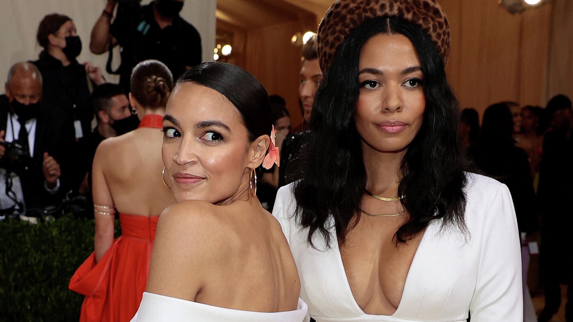 Alexandria Ocasio-Cortez and Aurora James attend The 2021 Met Gala Celebrating In America: A Lexicon Of Fashion at Metropolitan Museum of Art on September 13, 2021 in New York City - Sputnik International, 1920, 14.09.2021