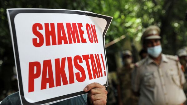 An Afghan national holds a sign during a protest against Pakistan and Taliban near a police station in New Delhi, India, September 14, 2021. - Sputnik International