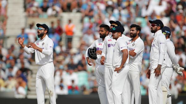 India's Virat Kohli and teammates react during an unsuccessful review for LBW on England's Dawid Malan - Sputnik International