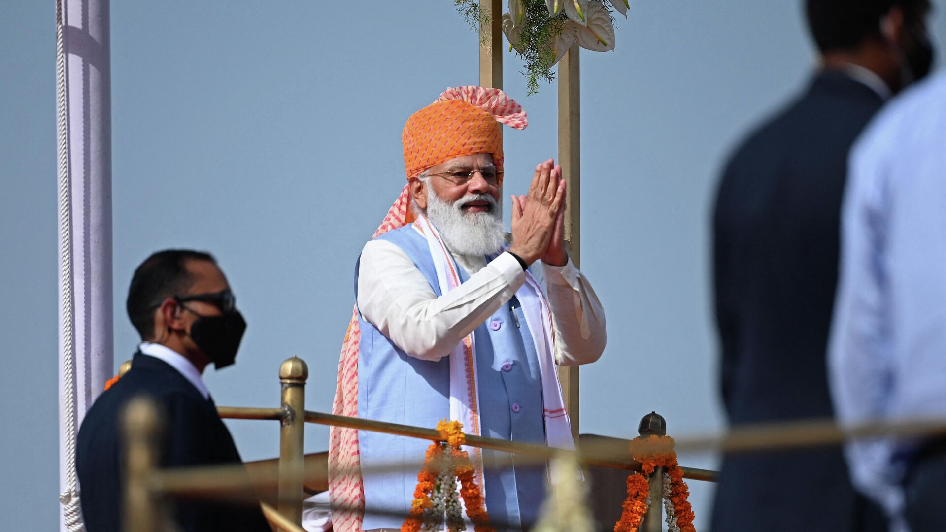 India's Prime Minister Narendra Modi gestures after addressing the nation from the ramparts of the Red Fort during the celebrations to mark country’s 75th Independence Day in New Delhi on August 15, 2021. - Sputnik International, 1920, 15.09.2021