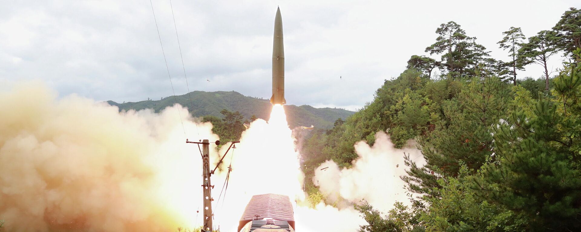 A missile is seen launched during a drill of the Railway Mobile Missile Regiment in North Korea, in this image supplied by North Korea's Korean Central News Agency on September 16, 2021 - Sputnik International, 1920, 16.09.2021