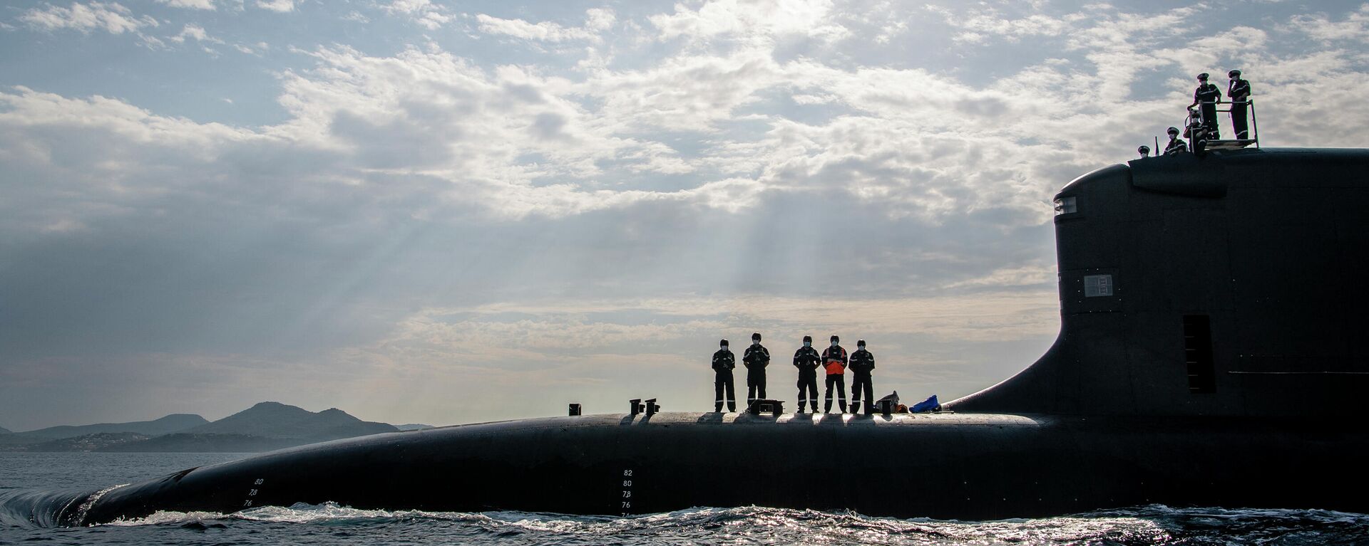 This handout picture taken on July 18, 2020 and released on October 20, 2020 by French shipbuilder Naval Group shows new French navy nuclear attack submarine Suffren, a Barracuda class, arriving at Toulon's naval base - Sputnik International, 1920, 22.09.2021