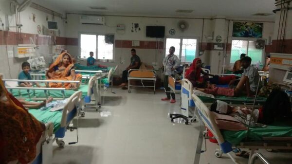 Children admitted in Firozabad Medical College and Hospital due to Dengue fever and viral fever - Sputnik International
