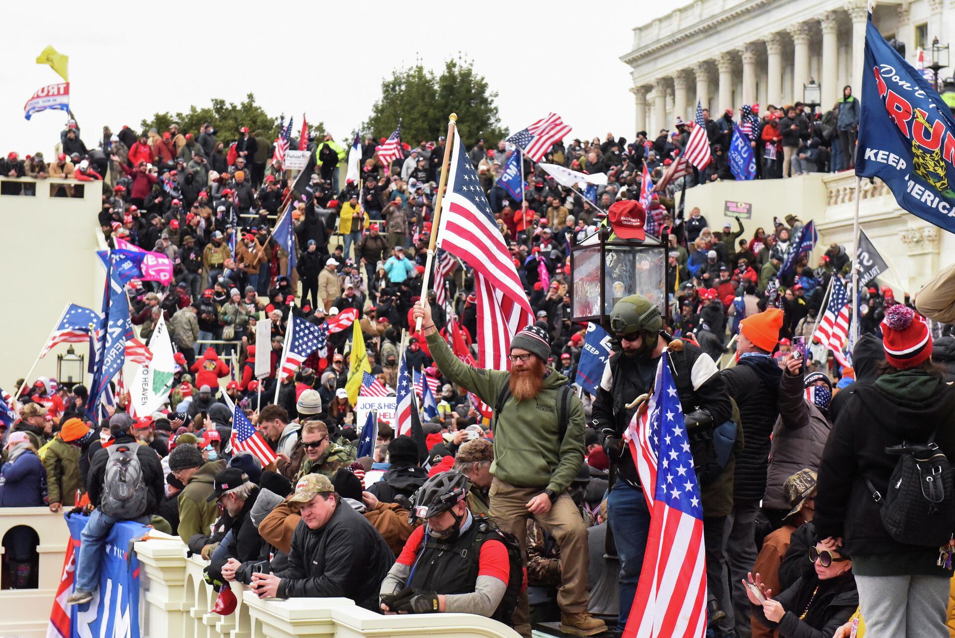 Supporters of U.S. President Donald Trump gather in front of the U.S. Capitol Building in Washington, U.S. January 6, 2021 - Sputnik International, 1920, 28.09.2021