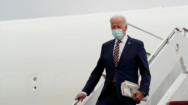 U.S. President Joe Biden walks from  Air Force One as he arrives in Dover, Delaware, U.S., September 17, 2021. - Sputnik International