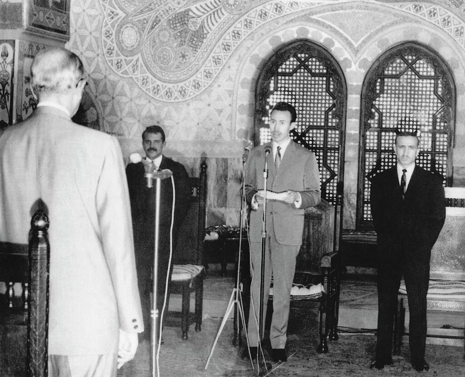A public ceremony in 1967 at which the US ambassador presents his credentials to members of the Algerian government, including Foreign Minister Abdelaziz Bouteflika (L), President Houari Boumedienne (C) and Chief of Staff of the President Djelloul Khatib (R). - Sputnik International, 1920, 17.09.2021